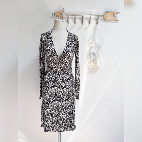 Banana Republic Dresses & Skirts - 💖Banana Republic Wrap Dress💖